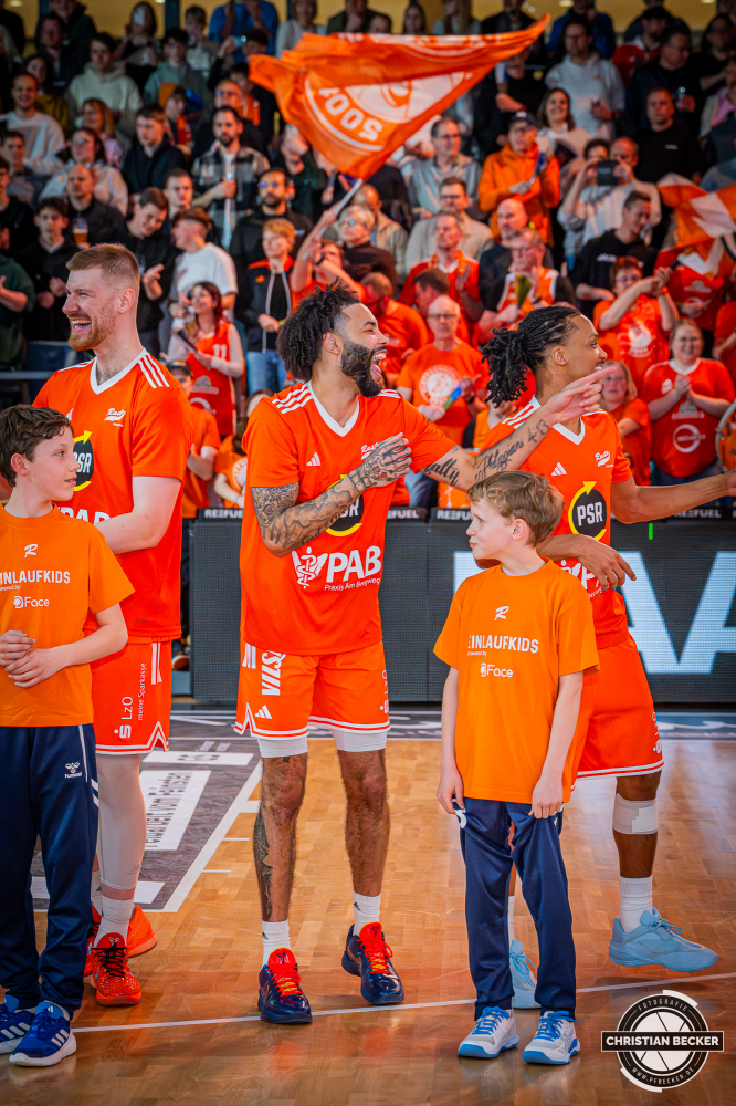 1. Basketball Bundesliga, easyCredit BBL, Saison 2025/2026, Herren, Hauptrunde, 22. Spieltag, 06.03.2026, RASTA Vechta - Science City Jena
Das Team von RASTA Vechta vor der Partie
Schlüsselwörter: 06.03.2026;1. Bundesliga;22. Spieltag;BBL;Basketball;City;Hauptrunde;Jena;Liga;RASTA;RASTA Dome;Saison 2025/2026;Science;Vechta;easycredit