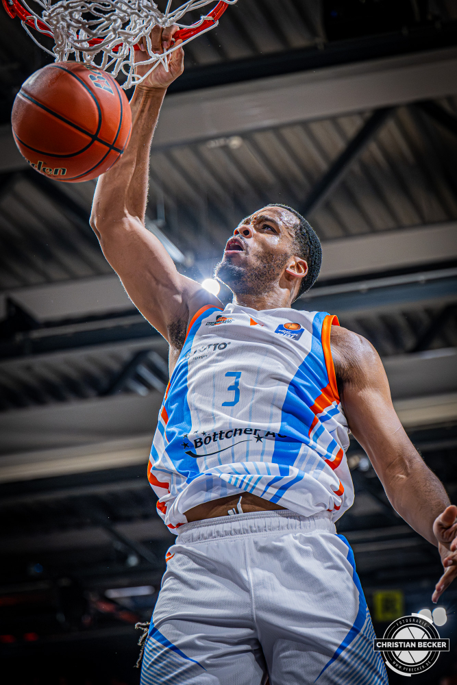 1. Basketball Bundesliga, easyCredit BBL, Saison 2025/2026, Herren, Hauptrunde, 22. Spieltag, 06.03.2026, RASTA Vechta - Science City Jena
William McNair Jr. (#03 - Science City Jena) beim Dunk
Schlüsselwörter: 06.03.2026;1. Bundesliga;22. Spieltag;BBL;Basketball;City;Hauptrunde;Jena;Liga;RASTA;RASTA Dome;Saison 2025/2026;Science;Vechta;easycredit