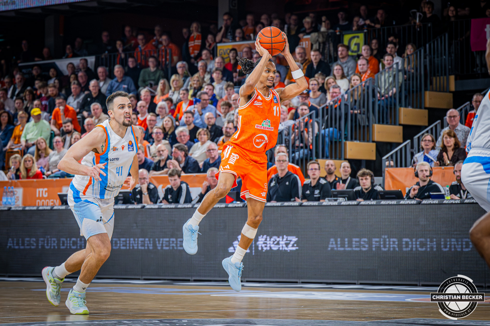 1. Basketball Bundesliga, easyCredit BBL, Saison 2025/2026, Herren, Hauptrunde, 22. Spieltag, 06.03.2026, RASTA Vechta - Science City Jena
Alonzo Verge (#11 - RASTA Vechta) in Aktion
Schlüsselwörter: 06.03.2026;1. Bundesliga;22. Spieltag;BBL;Basketball;City;Hauptrunde;Jena;Liga;RASTA;RASTA Dome;Saison 2025/2026;Science;Vechta;easycredit