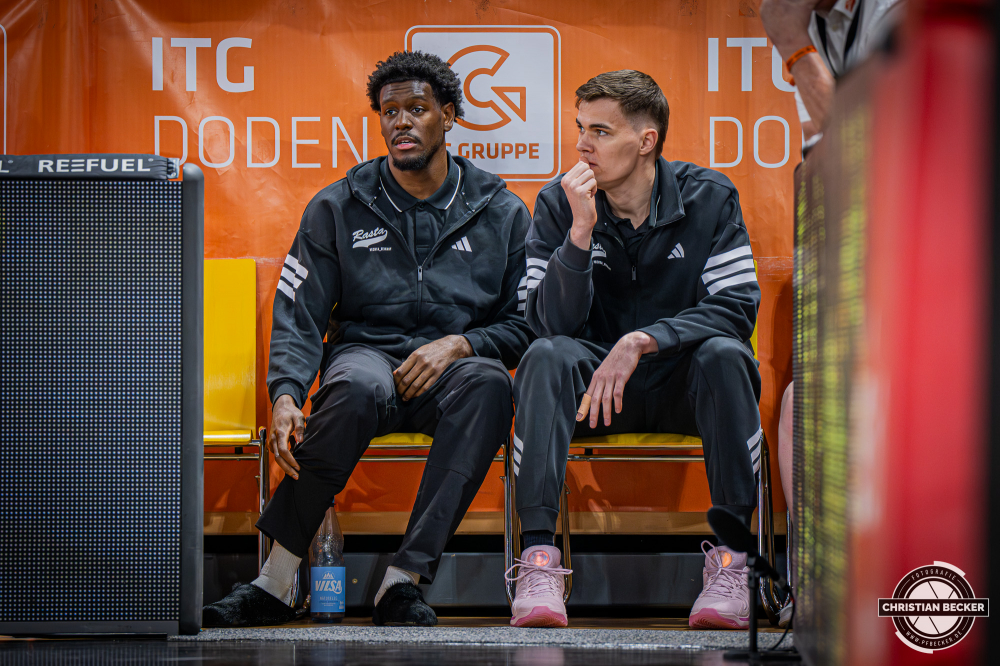 1. Basketball Bundesliga, easyCredit BBL, Saison 2025/2026, Herren, Hauptrunde, 22. Spieltag, 06.03.2026, RASTA Vechta - Science City Jena
TJ Bamba (#5 - RASTA Vechta) und Joschka Ferner (#9 - RASTA Vechta) w&auml;hrend der Partie
Schlüsselwörter: 06.03.2026;1. Bundesliga;22. Spieltag;BBL;Basketball;City;Hauptrunde;Jena;Liga;RASTA;RASTA Dome;Saison 2025/2026;Science;Vechta;easycredit