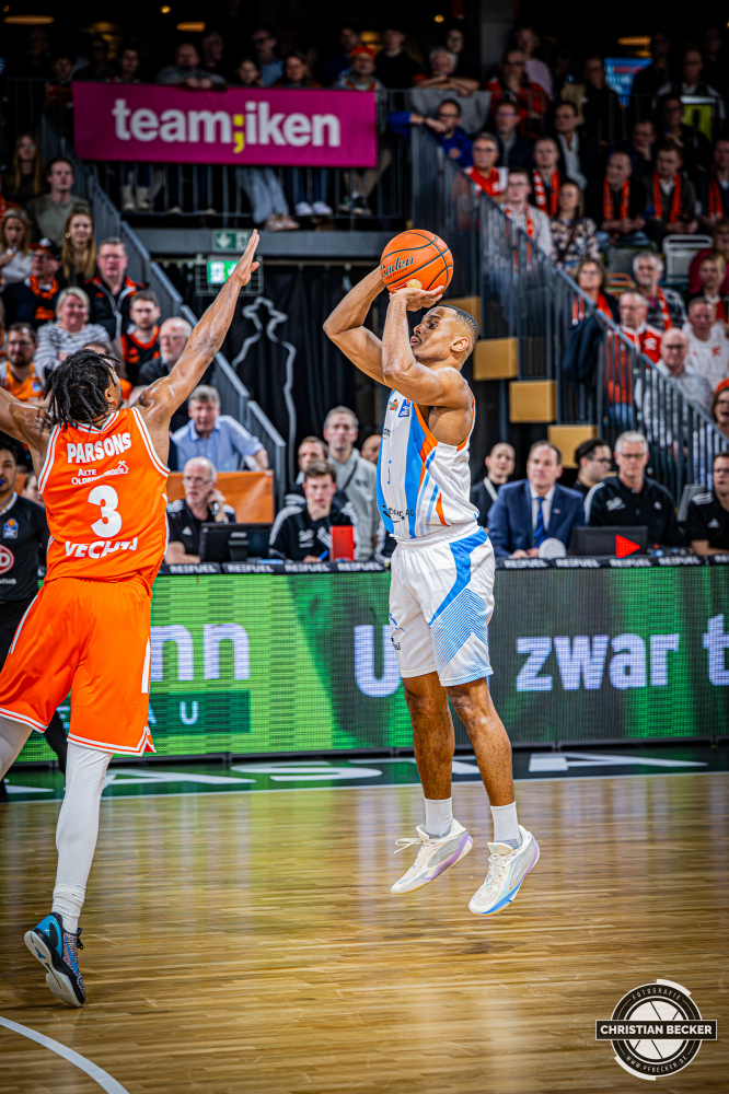 1. Basketball Bundesliga, easyCredit BBL, Saison 2025/2026, Herren, Hauptrunde, 22. Spieltag, 06.03.2026, RASTA Vechta - Science City Jena
Chris Carter (#05 - Science City Jena) beim Jumpshot
Schlüsselwörter: 06.03.2026;1. Bundesliga;22. Spieltag;BBL;Basketball;City;Hauptrunde;Jena;Liga;RASTA;RASTA Dome;Saison 2025/2026;Science;Vechta;easycredit