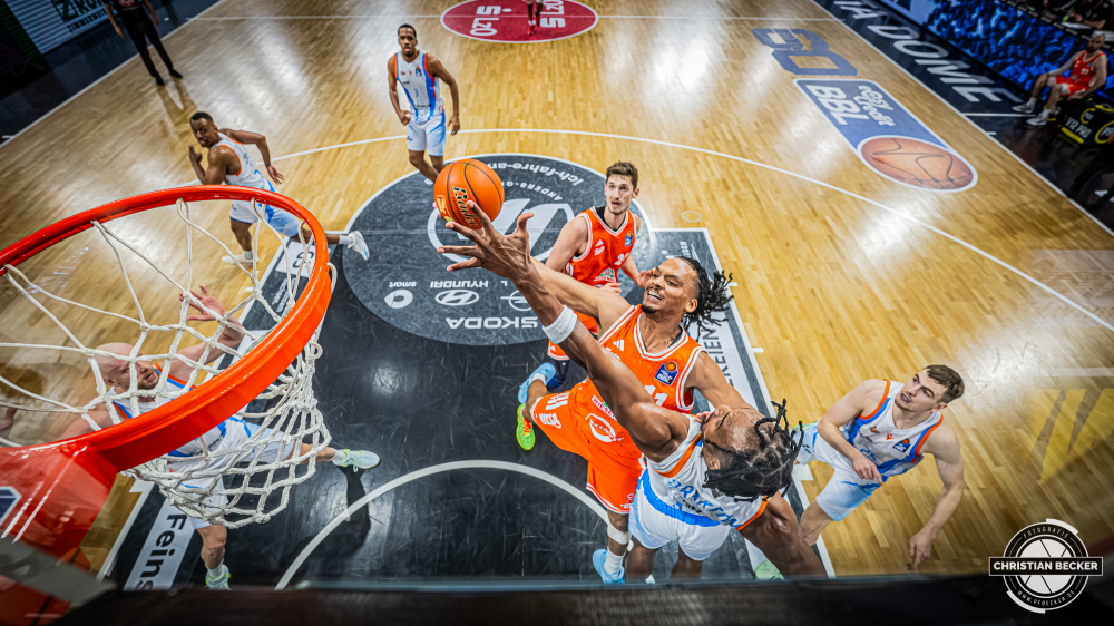 1. Basketball Bundesliga, easyCredit BBL, Saison 2025/2026, Herren, Hauptrunde, 22. Spieltag, 06.03.2026, RASTA Vechta - Science City Jena
Alonzo Verge (#11 - RASTA Vechta) beim Korbleger
Schlüsselwörter: 06.03.2026;1. Bundesliga;22. Spieltag;BBL;Basketball;City;Hauptrunde;Jena;Liga;RASTA;RASTA Dome;Saison 2025/2026;Science;Vechta;easycredit