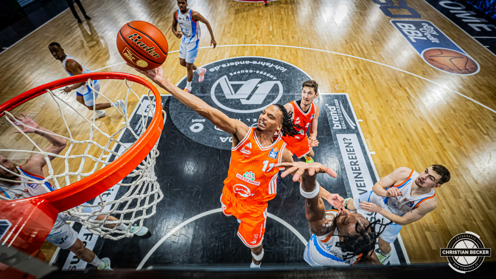 1. Basketball Bundesliga, easyCredit BBL, Saison 2025/2026, Herren, Hauptrunde, 22. Spieltag, 06.03.2026, RASTA Vechta - Science City Jena
Alonzo Verge (#11 - RASTA Vechta) beim Korbleger
Schlüsselwörter: 06.03.2026;1. Bundesliga;22. Spieltag;BBL;Basketball;City;Hauptrunde;Jena;Liga;RASTA;RASTA Dome;Saison 2025/2026;Science;Vechta;easycredit