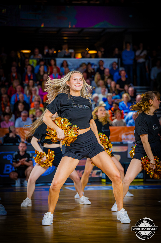 1. Basketball Bundesliga, easyCredit BBL, Saison 2025/2026, Herren, Hauptrunde, 22. Spieltag, 06.03.2026, RASTA Vechta - Science City Jena
Marleys (Cheerleader - RASTA Vechta) w&auml;hrend der Partie
Schlüsselwörter: 06.03.2026;1. Bundesliga;22. Spieltag;BBL;Basketball;City;Hauptrunde;Jena;Liga;RASTA;RASTA Dome;Saison 2025/2026;Science;Vechta;easycredit