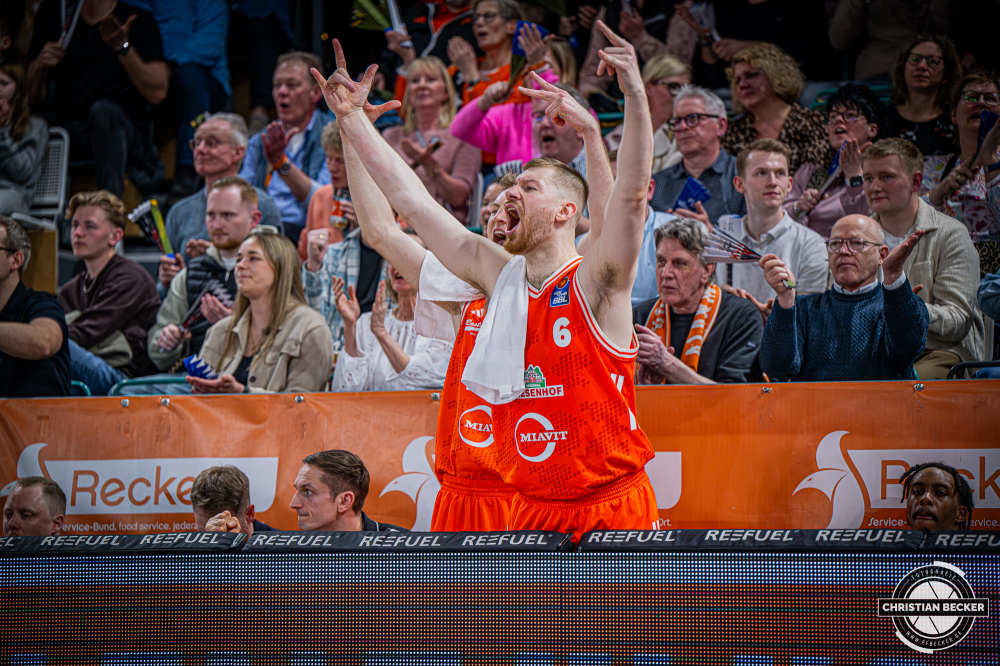 1. Basketball Bundesliga, easyCredit BBL, Saison 2025/2026, Herren, Hauptrunde, 22. Spieltag, 06.03.2026, RASTA Vechta - Science City Jena
Luc van Slooten (#6 - RASTA Vechta) zeigt Emotionen w&auml;hrend der Partie
Schlüsselwörter: 06.03.2026;1. Bundesliga;22. Spieltag;BBL;Basketball;City;Hauptrunde;Jena;Liga;RASTA;RASTA Dome;Saison 2025/2026;Science;Vechta;easycredit