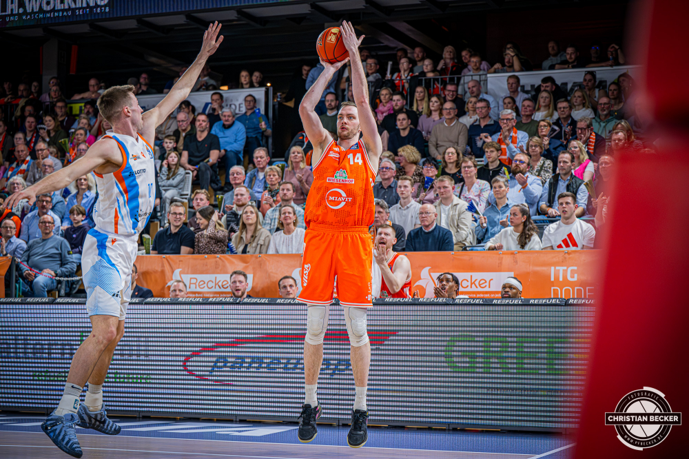 1. Basketball Bundesliga, easyCredit BBL, Saison 2025/2026, Herren, Hauptrunde, 22. Spieltag, 06.03.2026, RASTA Vechta - Science City Jena
Philipp Herkenhoff (#14 - RASTA Vechta) beim Jumpshot
Schlüsselwörter: 06.03.2026;1. Bundesliga;22. Spieltag;BBL;Basketball;City;Hauptrunde;Jena;Liga;RASTA;RASTA Dome;Saison 2025/2026;Science;Vechta;easycredit