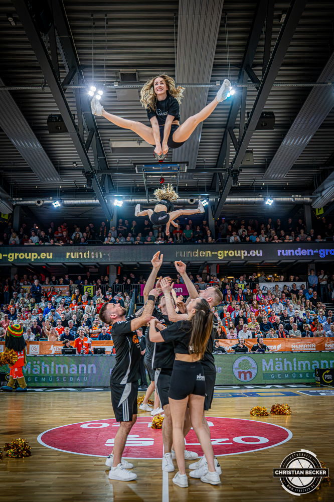 1. Basketball Bundesliga, easyCredit BBL, Saison 2025/2026, Herren, Hauptrunde, 22. Spieltag, 06.03.2026, RASTA Vechta - Science City Jena
Marleys (Cheerleader - RASTA Vechta) w&auml;hrend der Partie
Schlüsselwörter: 06.03.2026;1. Bundesliga;22. Spieltag;BBL;Basketball;City;Hauptrunde;Jena;Liga;RASTA;RASTA Dome;Saison 2025/2026;Science;Vechta;easycredit