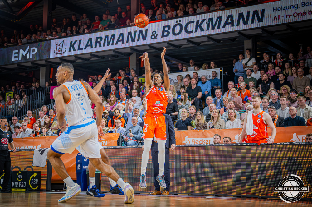 1. Basketball Bundesliga, easyCredit BBL, Saison 2025/2026, Herren, Hauptrunde, 22. Spieltag, 06.03.2026, RASTA Vechta - Science City Jena
Malik Parsons (#3 - RASTA Vechta) beim Jumpshot
Schlüsselwörter: 06.03.2026;1. Bundesliga;22. Spieltag;BBL;Basketball;City;Hauptrunde;Jena;Liga;RASTA;RASTA Dome;Saison 2025/2026;Science;Vechta;easycredit