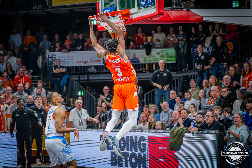1. Basketball Bundesliga, easyCredit BBL, Saison 2025/2026, Herren, Hauptrunde, 22. Spieltag, 06.03.2026, RASTA Vechta - Science City Jena
Malik Parsons (#3 - RASTA Vechta) beim Dunk
Schlüsselwörter: 06.03.2026;1. Bundesliga;22. Spieltag;BBL;Basketball;City;Hauptrunde;Jena;Liga;RASTA;RASTA Dome;Saison 2025/2026;Science;Vechta;easycredit