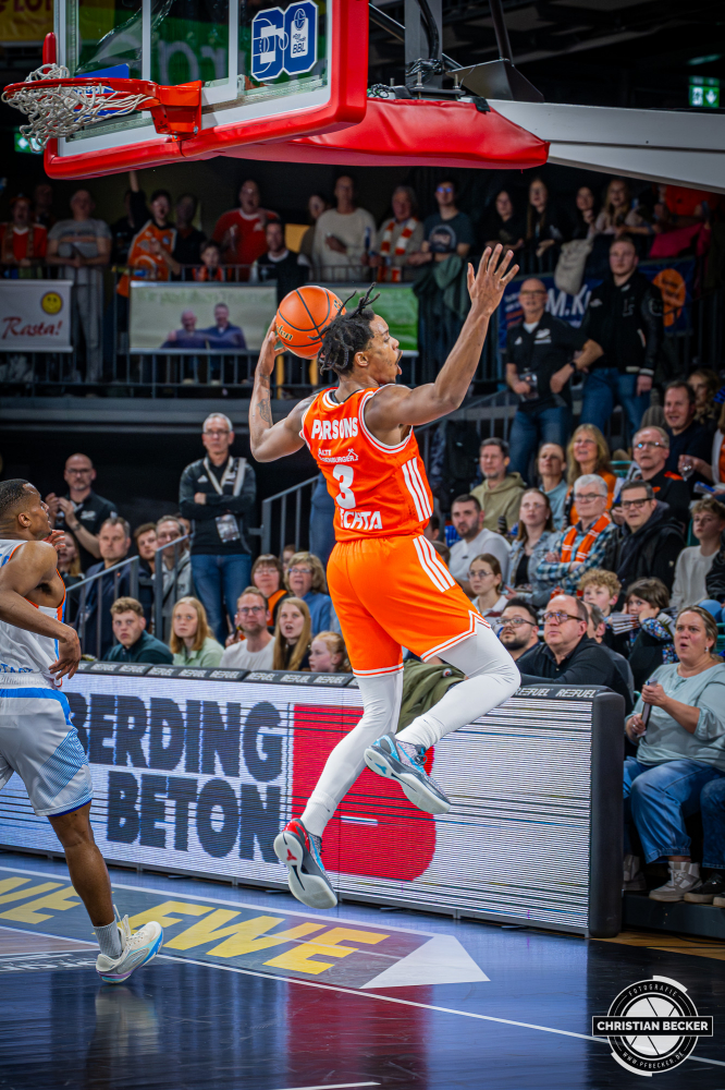 1. Basketball Bundesliga, easyCredit BBL, Saison 2025/2026, Herren, Hauptrunde, 22. Spieltag, 06.03.2026, RASTA Vechta - Science City Jena
Malik Parsons (#3 - RASTA Vechta) beim Dunk
Schlüsselwörter: 06.03.2026;1. Bundesliga;22. Spieltag;BBL;Basketball;City;Hauptrunde;Jena;Liga;RASTA;RASTA Dome;Saison 2025/2026;Science;Vechta;easycredit