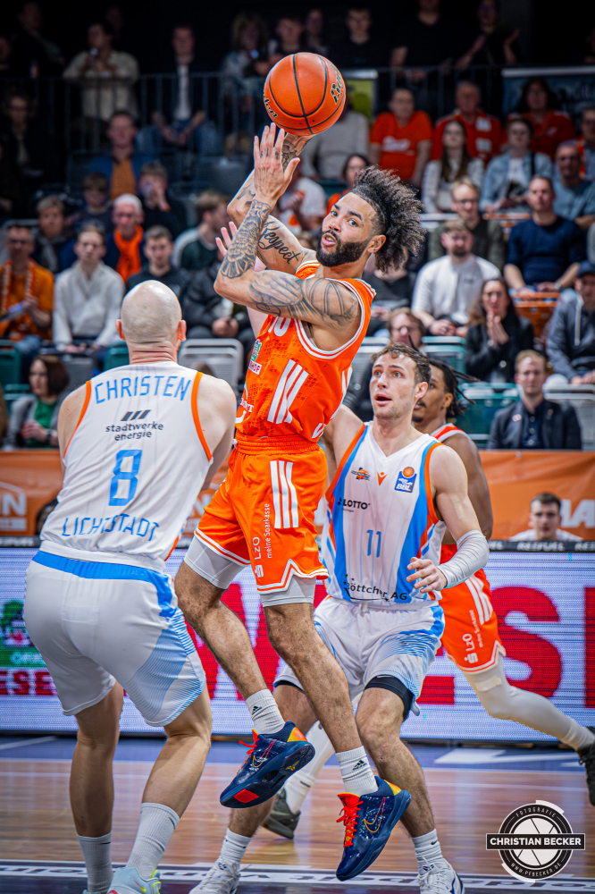 1. Basketball Bundesliga, easyCredit BBL, Saison 2025/2026, Herren, Hauptrunde, 22. Spieltag, 06.03.2026, RASTA Vechta - Science City Jena
Tevin Brown (#10 - RASTA Vechta) in Aktion
Schlüsselwörter: 06.03.2026;1. Bundesliga;22. Spieltag;BBL;Basketball;City;Hauptrunde;Jena;Liga;RASTA;RASTA Dome;Saison 2025/2026;Science;Vechta;easycredit