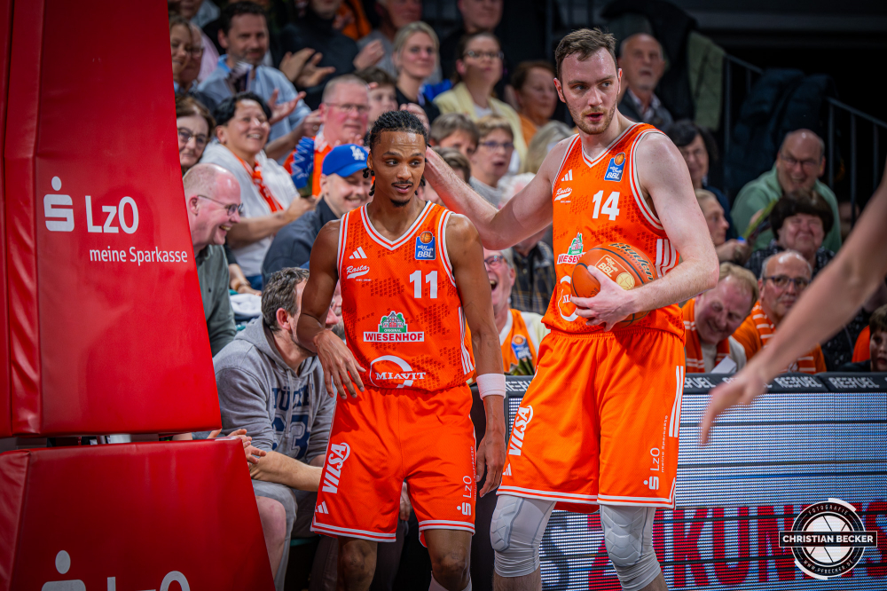 1. Basketball Bundesliga, easyCredit BBL, Saison 2025/2026, Herren, Hauptrunde, 22. Spieltag, 06.03.2026, RASTA Vechta - Science City Jena
Alonzo Verge (#11 - RASTA Vechta) und Philipp Herkenhoff (#14 - RASTA Vechta) w&auml;hrend der Partie
Schlüsselwörter: 06.03.2026;1. Bundesliga;22. Spieltag;BBL;Basketball;City;Hauptrunde;Jena;Liga;RASTA;RASTA Dome;Saison 2025/2026;Science;Vechta;easycredit