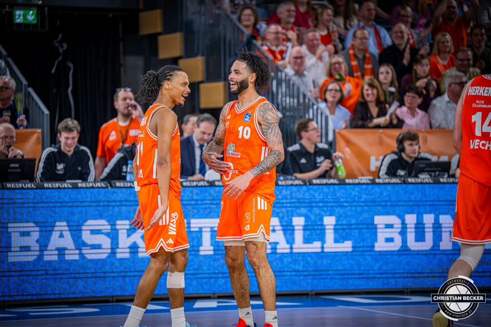 1. Basketball Bundesliga, easyCredit BBL, Saison 2025/2026, Herren, Hauptrunde, 22. Spieltag, 06.03.2026, RASTA Vechta - Science City Jena
Tevin Brown (#10 - RASTA Vechta) und Alonzo Verge (#11 - RASTA Vechta) w&auml;hrend der Partie
Schlüsselwörter: 06.03.2026;1. Bundesliga;22. Spieltag;BBL;Basketball;City;Hauptrunde;Jena;Liga;RASTA;RASTA Dome;Saison 2025/2026;Science;Vechta;easycredit