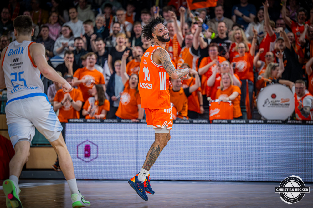 1. Basketball Bundesliga, easyCredit BBL, Saison 2025/2026, Herren, Hauptrunde, 22. Spieltag, 06.03.2026, RASTA Vechta - Science City Jena
Tevin Brown (#10 - RASTA Vechta) zeigt Emotionen w&auml;hrend der Partie
Schlüsselwörter: 06.03.2026;1. Bundesliga;22. Spieltag;BBL;Basketball;City;Hauptrunde;Jena;Liga;RASTA;RASTA Dome;Saison 2025/2026;Science;Vechta;easycredit