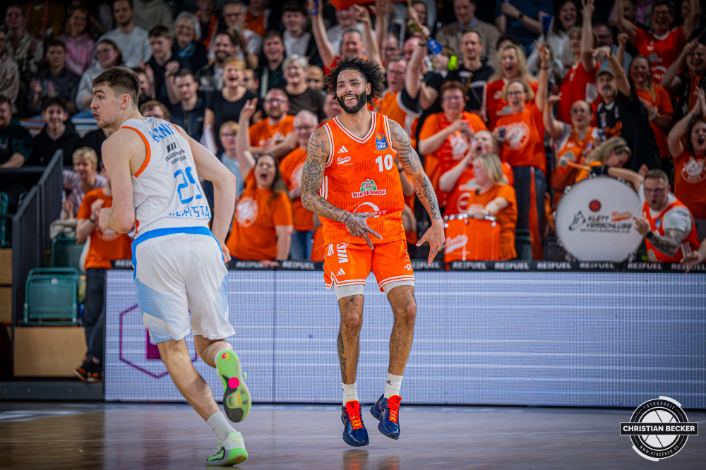 1. Basketball Bundesliga, easyCredit BBL, Saison 2025/2026, Herren, Hauptrunde, 22. Spieltag, 06.03.2026, RASTA Vechta - Science City Jena
Tevin Brown (#10 - RASTA Vechta) zeigt Emotionen w&auml;hrend der Partie
Schlüsselwörter: 06.03.2026;1. Bundesliga;22. Spieltag;BBL;Basketball;City;Hauptrunde;Jena;Liga;RASTA;RASTA Dome;Saison 2025/2026;Science;Vechta;easycredit