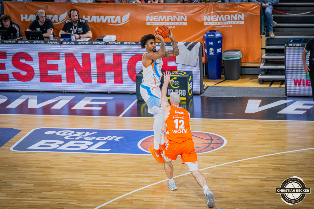 1. Basketball Bundesliga, easyCredit BBL, Saison 2025/2026, Herren, Hauptrunde, 22. Spieltag, 06.03.2026, RASTA Vechta - Science City Jena
Javon Franklin (#22 - Science City Jena) beim Jumpshot
Schlüsselwörter: 06.03.2026;1. Bundesliga;22. Spieltag;BBL;Basketball;City;Hauptrunde;Jena;Liga;RASTA;RASTA Dome;Saison 2025/2026;Science;Vechta;easycredit