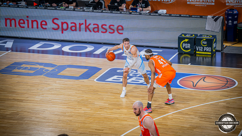 1. Basketball Bundesliga, easyCredit BBL, Saison 2025/2026, Herren, Hauptrunde, 22. Spieltag, 06.03.2026, RASTA Vechta - Science City Jena
Jack Pagenkopf (#11 - Science City Jena) in Aktion
Schlüsselwörter: 06.03.2026;1. Bundesliga;22. Spieltag;BBL;Basketball;City;Hauptrunde;Jena;Liga;RASTA;RASTA Dome;Saison 2025/2026;Science;Vechta;easycredit