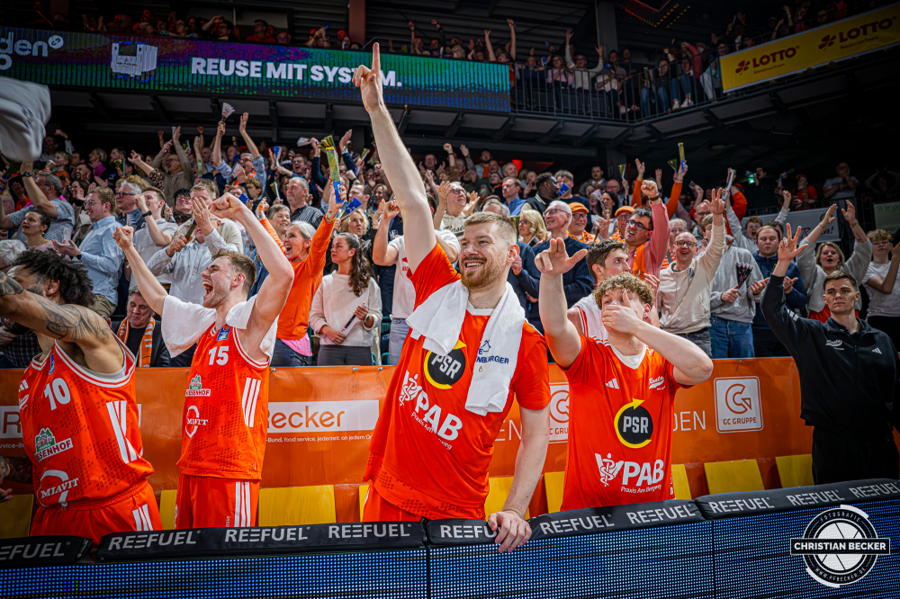 1. Basketball Bundesliga, easyCredit BBL, Saison 2025/2026, Herren, Hauptrunde, 22. Spieltag, 06.03.2026, RASTA Vechta - Science City Jena
Luc van Slooten (#6 - RASTA Vechta) und Roy Krupnikas (#24 - RASTA Vechta) w&auml;hrend der Partie
Schlüsselwörter: 06.03.2026;1. Bundesliga;22. Spieltag;BBL;Basketball;City;Hauptrunde;Jena;Liga;RASTA;RASTA Dome;Saison 2025/2026;Science;Vechta;easycredit