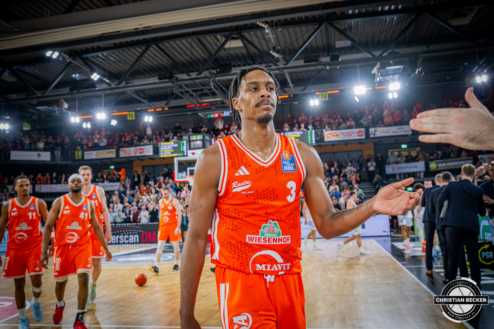 1. Basketball Bundesliga, easyCredit BBL, Saison 2025/2026, Herren, Hauptrunde, 22. Spieltag, 06.03.2026, RASTA Vechta - Science City Jena
Malik Parsons (#3 - RASTA Vechta) nach der Partie
Schlüsselwörter: 06.03.2026;1. Bundesliga;22. Spieltag;BBL;Basketball;City;Hauptrunde;Jena;Liga;RASTA;RASTA Dome;Saison 2025/2026;Science;Vechta;easycredit