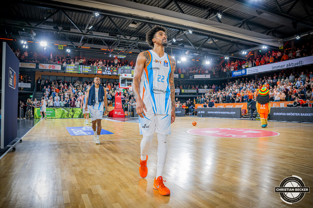 1. Basketball Bundesliga, easyCredit BBL, Saison 2025/2026, Herren, Hauptrunde, 22. Spieltag, 06.03.2026, RASTA Vechta - Science City Jena
Javon Franklin (#22 - Science City Jena) nach der Partie
Schlüsselwörter: 06.03.2026;1. Bundesliga;22. Spieltag;BBL;Basketball;City;Hauptrunde;Jena;Liga;RASTA;RASTA Dome;Saison 2025/2026;Science;Vechta;easycredit