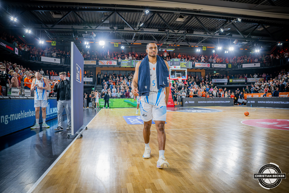1. Basketball Bundesliga, easyCredit BBL, Saison 2025/2026, Herren, Hauptrunde, 22. Spieltag, 06.03.2026, RASTA Vechta - Science City Jena
Chris Carter (#05 - Science City Jena) nach der Partie
Schlüsselwörter: 06.03.2026;1. Bundesliga;22. Spieltag;BBL;Basketball;City;Hauptrunde;Jena;Liga;RASTA;RASTA Dome;Saison 2025/2026;Science;Vechta;easycredit