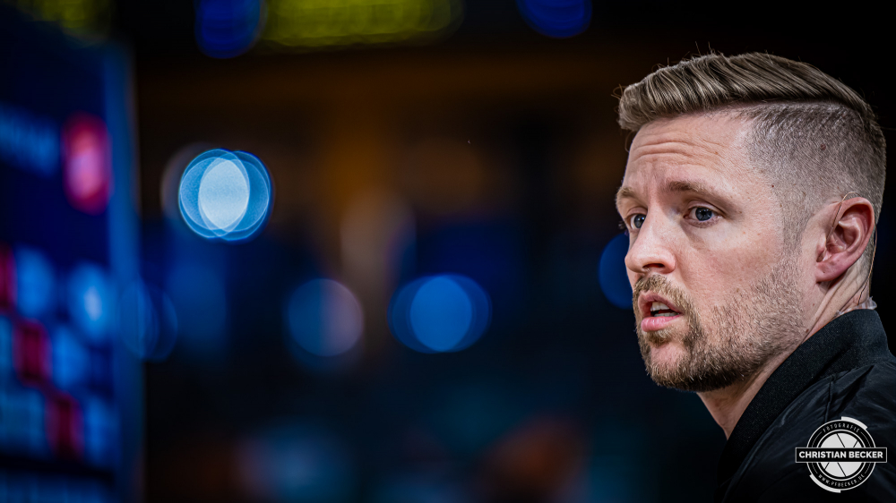 1. Basketball Bundesliga, easyCredit BBL, Saison 2025/2026, Herren, Hauptrunde, 24. Spieltag, 14.03.2026, RASTA Vechta - MHP Riesen Ludwigsburg
Sebastian Meichsner (Moderator DYN Media) vor der Partie
Schlüsselwörter: 1. Bundesliga;14.03.2026;24. Spieltag;BBL;Basketball;Hauptrunde;Liga;Ludwigsburg;MHP;RASTA;RASTA Dome;RIESEN;Saison 2025/2026;Vechta;easycredit