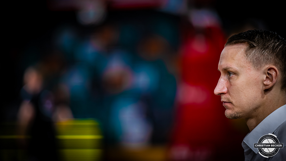 1. Basketball Bundesliga, easyCredit BBL, Saison 2025/2026, Herren, Hauptrunde, 24. Spieltag, 14.03.2026, RASTA Vechta - MHP Riesen Ludwigsburg
Mikko Riipinen (Head-Coach - MHP Riesen Ludwigsburg) vor der Partie
Schlüsselwörter: 1. Bundesliga;14.03.2026;24. Spieltag;BBL;Basketball;Hauptrunde;Liga;Ludwigsburg;MHP;RASTA;RASTA Dome;RIESEN;Saison 2025/2026;Vechta;easycredit