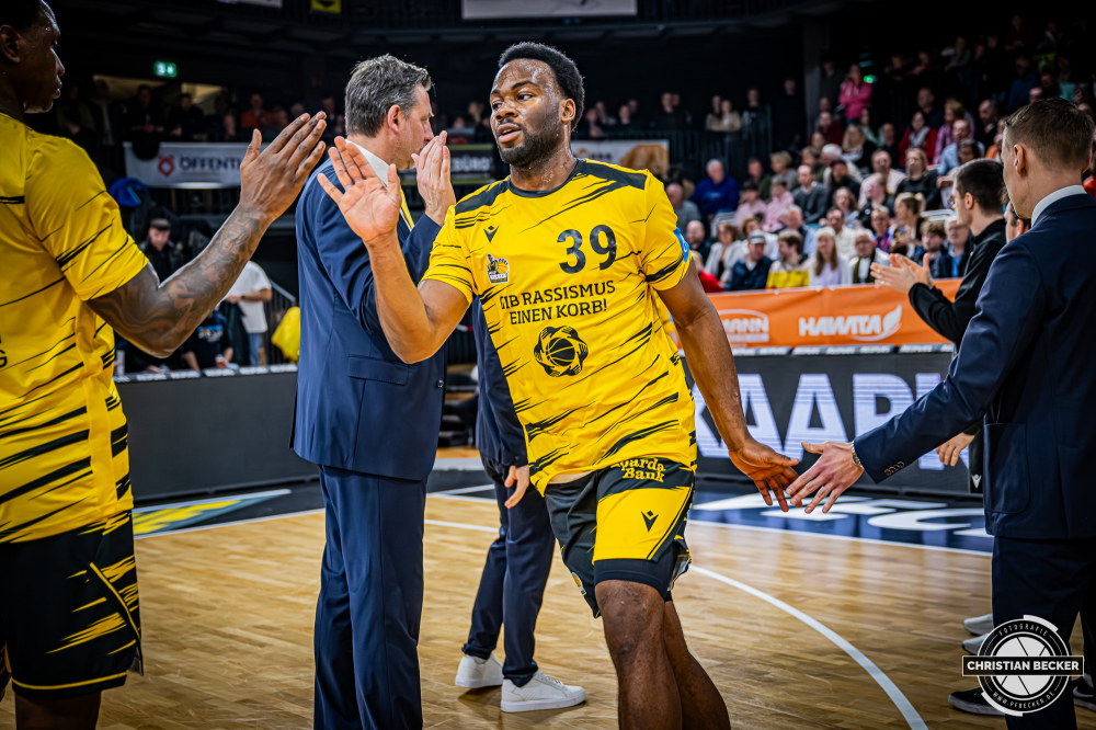 1. Basketball Bundesliga, easyCredit BBL, Saison 2025/2026, Herren, Hauptrunde, 24. Spieltag, 14.03.2026, RASTA Vechta - MHP Riesen Ludwigsburg
Maxwell Dongmo Temoka (#39 - MHP Riesen Ludwigsburg) vor der Partie
Schlüsselwörter: 1. Bundesliga;14.03.2026;24. Spieltag;BBL;Basketball;Hauptrunde;Liga;Ludwigsburg;MHP;RASTA;RASTA Dome;RIESEN;Saison 2025/2026;Vechta;easycredit