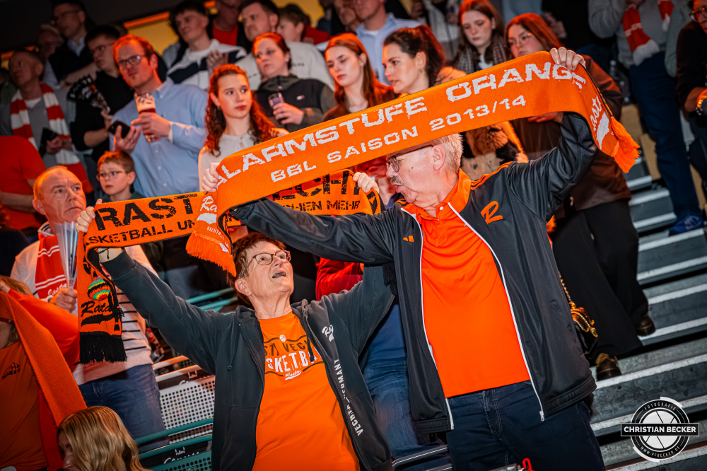 1. Basketball Bundesliga, easyCredit BBL, Saison 2025/2026, Herren, Hauptrunde, 24. Spieltag, 14.03.2026, RASTA Vechta - MHP Riesen Ludwigsburg
Die Fans von RASTA Vechta vor der Partie
Schlüsselwörter: 1. Bundesliga;14.03.2026;24. Spieltag;BBL;Basketball;Hauptrunde;Liga;Ludwigsburg;MHP;RASTA;RASTA Dome;RIESEN;Saison 2025/2026;Vechta;easycredit