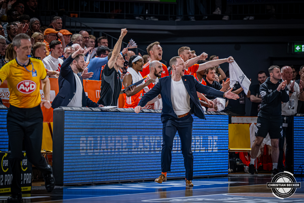 1. Basketball Bundesliga, easyCredit BBL, Saison 2025/2026, Herren, Hauptrunde, 24. Spieltag, 14.03.2026, RASTA Vechta - MHP Riesen Ludwigsburg
Das Team von RASTA Vechta w&auml;hrend der Partie
Schlüsselwörter: 1. Bundesliga;14.03.2026;24. Spieltag;BBL;Basketball;Hauptrunde;Liga;Ludwigsburg;MHP;RASTA;RASTA Dome;RIESEN;Saison 2025/2026;Vechta;easycredit