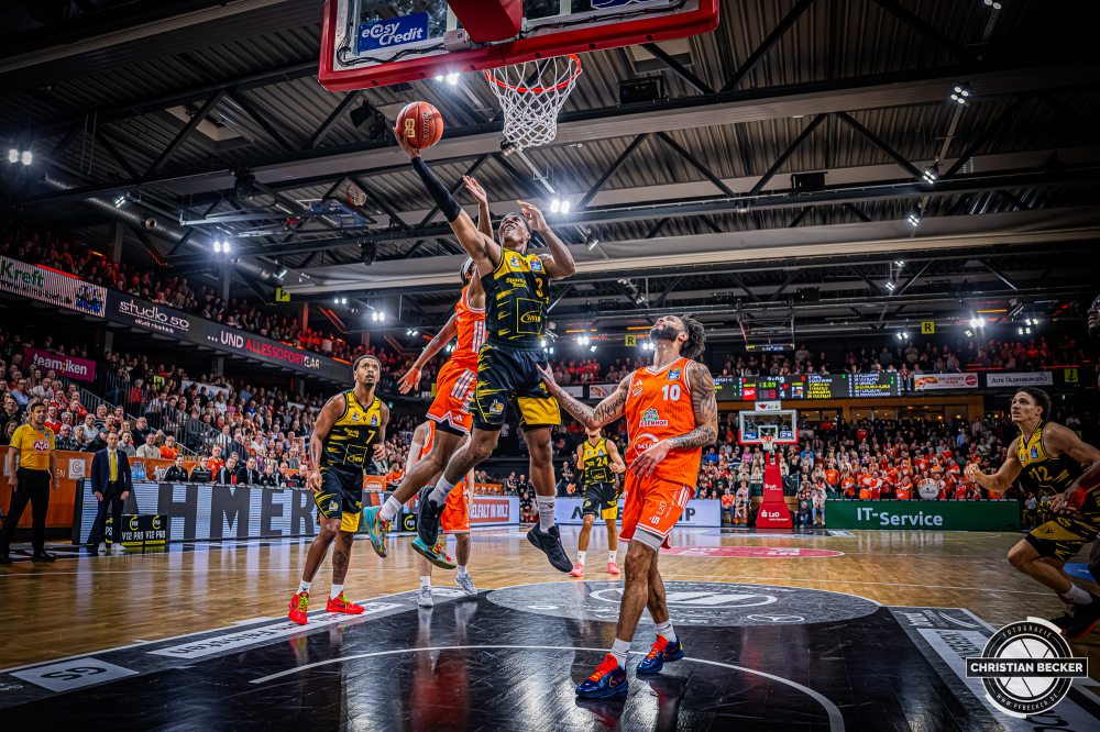 1. Basketball Bundesliga, easyCredit BBL, Saison 2025/2026, Herren, Hauptrunde, 24. Spieltag, 14.03.2026, RASTA Vechta - MHP Riesen Ludwigsburg
Stefan Smith (#3 - MHP Riesen Ludwigsburg) beim Korbleger
Schlüsselwörter: 1. Bundesliga;14.03.2026;24. Spieltag;BBL;Basketball;Hauptrunde;Liga;Ludwigsburg;MHP;RASTA;RASTA Dome;RIESEN;Saison 2025/2026;Vechta;easycredit