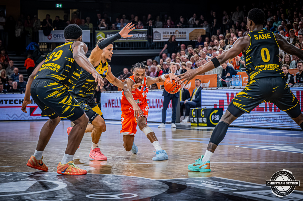 1. Basketball Bundesliga, easyCredit BBL, Saison 2025/2026, Herren, Hauptrunde, 24. Spieltag, 14.03.2026, RASTA Vechta - MHP Riesen Ludwigsburg
Alonzo Verge (#11 - RASTA Vechta) in Aktion
Schlüsselwörter: 1. Bundesliga;14.03.2026;24. Spieltag;BBL;Basketball;Hauptrunde;Liga;Ludwigsburg;MHP;RASTA;RASTA Dome;RIESEN;Saison 2025/2026;Vechta;easycredit