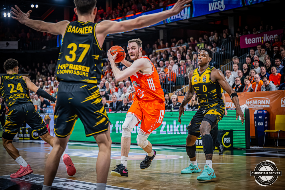 1. Basketball Bundesliga, easyCredit BBL, Saison 2025/2026, Herren, Hauptrunde, 24. Spieltag, 14.03.2026, RASTA Vechta - MHP Riesen Ludwigsburg
Philipp Herkenhoff (#14 - RASTA Vechta) in Aktion
Schlüsselwörter: 1. Bundesliga;14.03.2026;24. Spieltag;BBL;Basketball;Hauptrunde;Liga;Ludwigsburg;MHP;RASTA;RASTA Dome;RIESEN;Saison 2025/2026;Vechta;easycredit