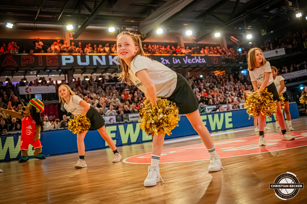 1. Basketball Bundesliga, easyCredit BBL, Saison 2025/2026, Herren, Hauptrunde, 24. Spieltag, 14.03.2026, RASTA Vechta - MHP Riesen Ludwigsburg
Mini Marleys (Cheerleader - RASTA Vechta) w&auml;hrend der Partie
Schlüsselwörter: 1. Bundesliga;14.03.2026;24. Spieltag;BBL;Basketball;Hauptrunde;Liga;Ludwigsburg;MHP;RASTA;RASTA Dome;RIESEN;Saison 2025/2026;Vechta;easycredit