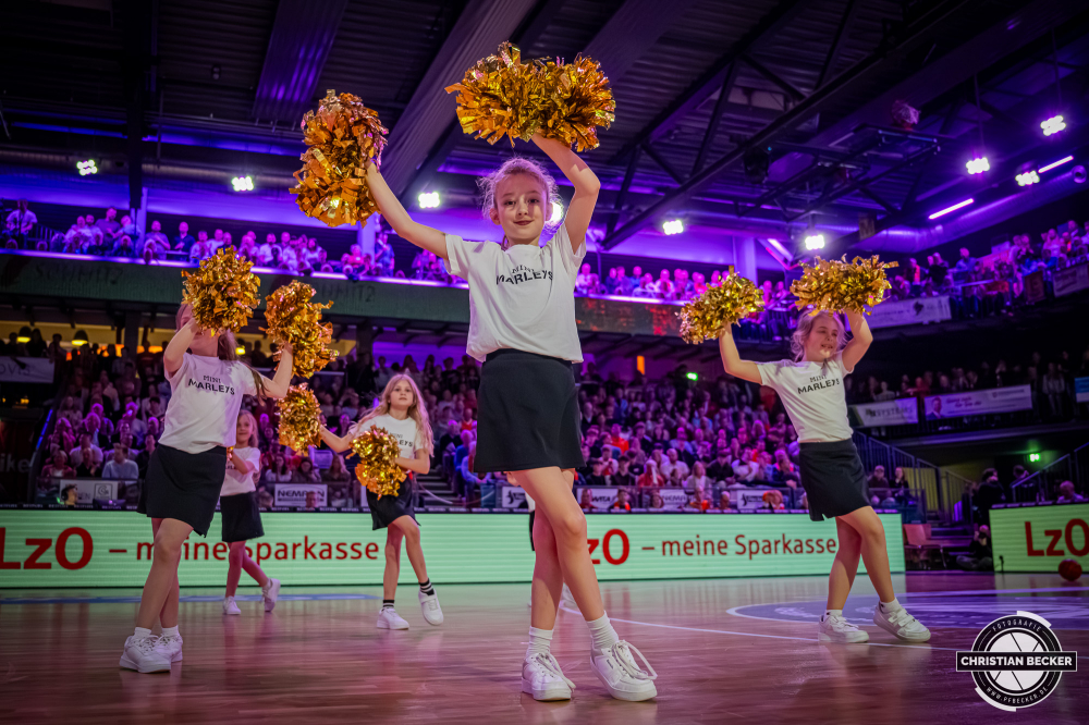 1. Basketball Bundesliga, easyCredit BBL, Saison 2025/2026, Herren, Hauptrunde, 24. Spieltag, 14.03.2026, RASTA Vechta - MHP Riesen Ludwigsburg
Mini Marleys (Cheerleader - RASTA Vechta) w&auml;hrend der Partie
Schlüsselwörter: 1. Bundesliga;14.03.2026;24. Spieltag;BBL;Basketball;Hauptrunde;Liga;Ludwigsburg;MHP;RASTA;RASTA Dome;RIESEN;Saison 2025/2026;Vechta;easycredit