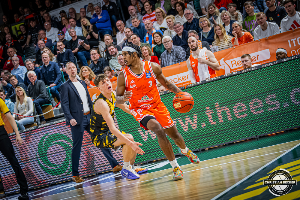 1. Basketball Bundesliga, easyCredit BBL, Saison 2025/2026, Herren, Hauptrunde, 24. Spieltag, 14.03.2026, RASTA Vechta - MHP Riesen Ludwigsburg
Malik Parsons (#3 - RASTA Vechta) in Aktion
Schlüsselwörter: 1. Bundesliga;14.03.2026;24. Spieltag;BBL;Basketball;Hauptrunde;Liga;Ludwigsburg;MHP;RASTA;RASTA Dome;RIESEN;Saison 2025/2026;Vechta;easycredit