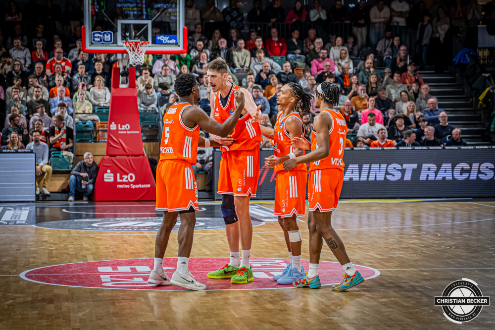 1. Basketball Bundesliga, easyCredit BBL, Saison 2025/2026, Herren, Hauptrunde, 24. Spieltag, 14.03.2026, RASTA Vechta - MHP Riesen Ludwigsburg
Das Team von RASTA Vechta w&auml;hrend der Partie
Schlüsselwörter: 1. Bundesliga;14.03.2026;24. Spieltag;BBL;Basketball;Hauptrunde;Liga;Ludwigsburg;MHP;RASTA;RASTA Dome;RIESEN;Saison 2025/2026;Vechta;easycredit