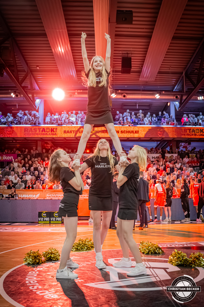 1. Basketball Bundesliga, easyCredit BBL, Saison 2025/2026, Herren, Hauptrunde, 24. Spieltag, 14.03.2026, RASTA Vechta - MHP Riesen Ludwigsburg
Junior Marleys (Cheerleader - RASTA Vechta) w&auml;hrend der Partie
Schlüsselwörter: 1. Bundesliga;14.03.2026;24. Spieltag;BBL;Basketball;Hauptrunde;Liga;Ludwigsburg;MHP;RASTA;RASTA Dome;RIESEN;Saison 2025/2026;Vechta;easycredit