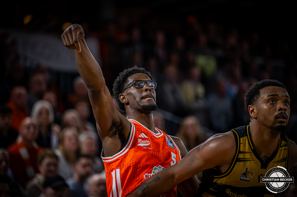 1. Basketball Bundesliga, easyCredit BBL, Saison 2025/2026, Herren, Hauptrunde, 24. Spieltag, 14.03.2026, RASTA Vechta - MHP Riesen Ludwigsburg
TJ Bamba (#5 - RASTA Vechta) w&auml;hrend der Partie
Schlüsselwörter: 1. Bundesliga;14.03.2026;24. Spieltag;BBL;Basketball;Hauptrunde;Liga;Ludwigsburg;MHP;RASTA;RASTA Dome;RIESEN;Saison 2025/2026;Vechta;easycredit