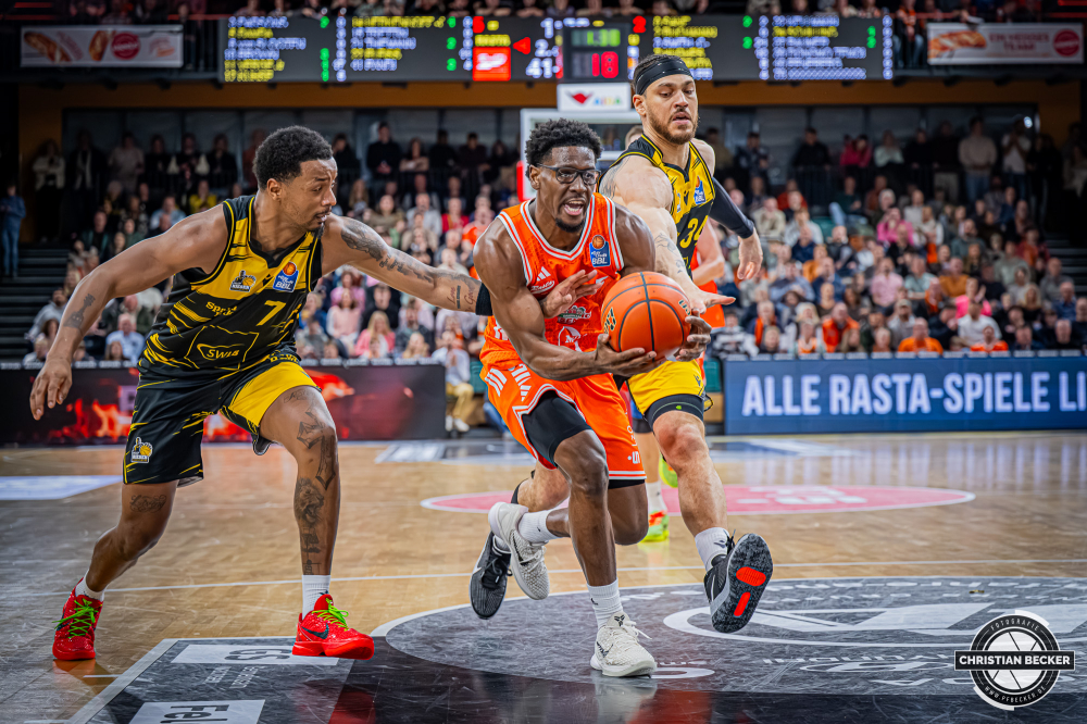 1. Basketball Bundesliga, easyCredit BBL, Saison 2025/2026, Herren, Hauptrunde, 24. Spieltag, 14.03.2026, RASTA Vechta - MHP Riesen Ludwigsburg
TJ Bamba (#5 - RASTA Vechta) in Aktion
Schlüsselwörter: 1. Bundesliga;14.03.2026;24. Spieltag;BBL;Basketball;Hauptrunde;Liga;Ludwigsburg;MHP;RASTA;RASTA Dome;RIESEN;Saison 2025/2026;Vechta;easycredit