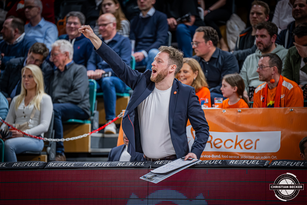1. Basketball Bundesliga, easyCredit BBL, Saison 2025/2026, Herren, Hauptrunde, 24. Spieltag, 14.03.2026, RASTA Vechta - MHP Riesen Ludwigsburg
Marius Graf (Assistent Coach - RASTA Vechta) w&auml;hrend der Partie
Schlüsselwörter: 1. Bundesliga;14.03.2026;24. Spieltag;BBL;Basketball;Hauptrunde;Liga;Ludwigsburg;MHP;RASTA;RASTA Dome;RIESEN;Saison 2025/2026;Vechta;easycredit