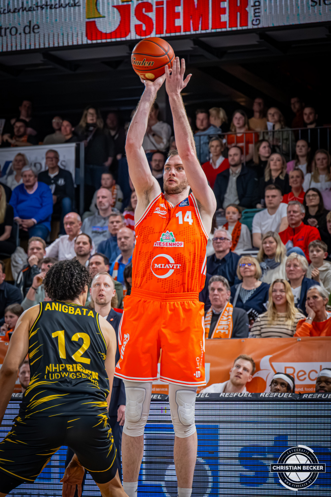1. Basketball Bundesliga, easyCredit BBL, Saison 2025/2026, Herren, Hauptrunde, 24. Spieltag, 14.03.2026, RASTA Vechta - MHP Riesen Ludwigsburg
Philipp Herkenhoff (#14 - RASTA Vechta) beim Jumpshot
Schlüsselwörter: 1. Bundesliga;14.03.2026;24. Spieltag;BBL;Basketball;Hauptrunde;Liga;Ludwigsburg;MHP;RASTA;RASTA Dome;RIESEN;Saison 2025/2026;Vechta;easycredit