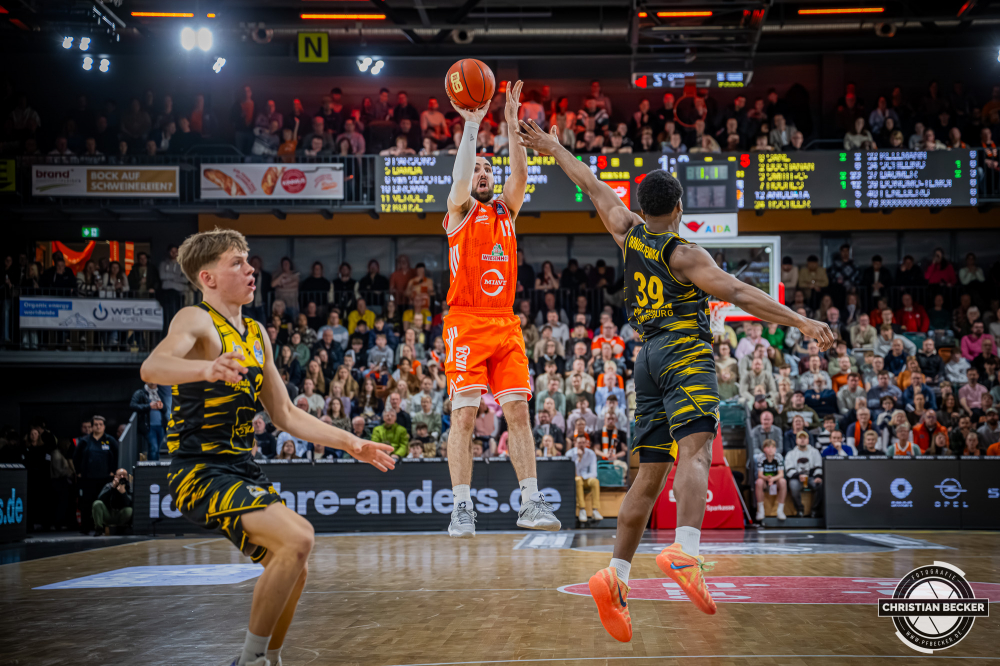 1. Basketball Bundesliga, easyCredit BBL, Saison 2025/2026, Herren, Hauptrunde, 24. Spieltag, 14.03.2026, RASTA Vechta - MHP Riesen Ludwigsburg
Tommy Kuhse (#12 - RASTA Vechta) beim Jumpshot
Schlüsselwörter: 1. Bundesliga;14.03.2026;24. Spieltag;BBL;Basketball;Hauptrunde;Liga;Ludwigsburg;MHP;RASTA;RASTA Dome;RIESEN;Saison 2025/2026;Vechta;easycredit