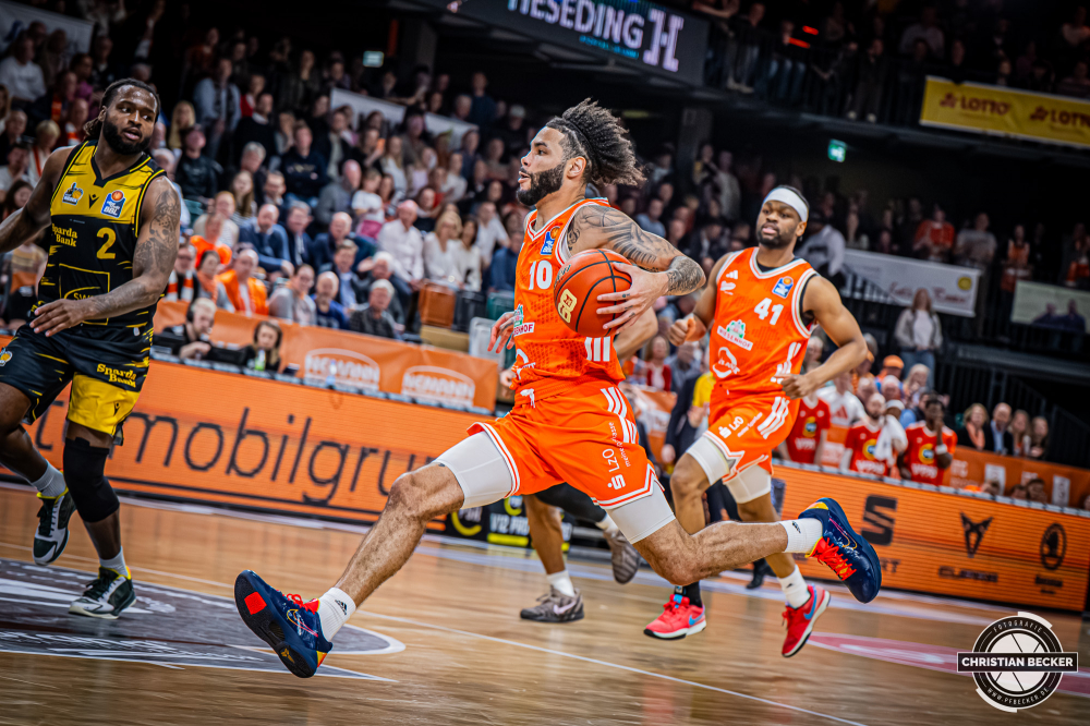 1. Basketball Bundesliga, easyCredit BBL, Saison 2025/2026, Herren, Hauptrunde, 24. Spieltag, 14.03.2026, RASTA Vechta - MHP Riesen Ludwigsburg
Tevin Brown (#10 - RASTA Vechta) in Aktion
Schlüsselwörter: 1. Bundesliga;14.03.2026;24. Spieltag;BBL;Basketball;Hauptrunde;Liga;Ludwigsburg;MHP;RASTA;RASTA Dome;RIESEN;Saison 2025/2026;Vechta;easycredit