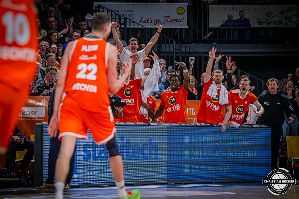 1. Basketball Bundesliga, easyCredit BBL, Saison 2025/2026, Herren, Hauptrunde, 24. Spieltag, 14.03.2026, RASTA Vechta - MHP Riesen Ludwigsburg
Das Team von RASTA Vechta zeigt Emotionen w&auml;hrend der Partie
Schlüsselwörter: 1. Bundesliga;14.03.2026;24. Spieltag;BBL;Basketball;Hauptrunde;Liga;Ludwigsburg;MHP;RASTA;RASTA Dome;RIESEN;Saison 2025/2026;Vechta;easycredit