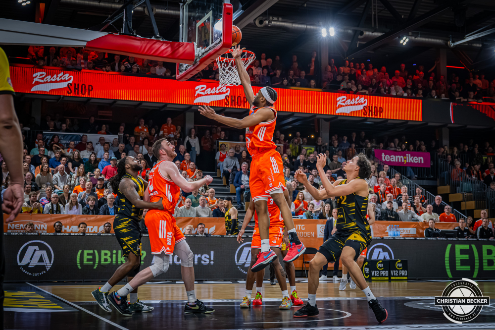 1. Basketball Bundesliga, easyCredit BBL, Saison 2025/2026, Herren, Hauptrunde, 24. Spieltag, 14.03.2026, RASTA Vechta - MHP Riesen Ludwigsburg
Lloyd Pandi (#41 - RASTA Vechta) beim Korbleger
Schlüsselwörter: 1. Bundesliga;14.03.2026;24. Spieltag;BBL;Basketball;Hauptrunde;Liga;Ludwigsburg;MHP;RASTA;RASTA Dome;RIESEN;Saison 2025/2026;Vechta;easycredit