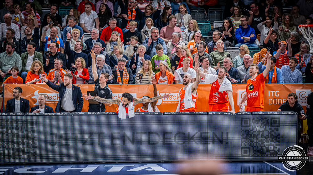 1. Basketball Bundesliga, easyCredit BBL, Saison 2025/2026, Herren, Hauptrunde, 24. Spieltag, 14.03.2026, RASTA Vechta - MHP Riesen Ludwigsburg
Das Team von RASTA Vechta zeigt Emotionen w&auml;hrend der Partie
Schlüsselwörter: 1. Bundesliga;14.03.2026;24. Spieltag;BBL;Basketball;Hauptrunde;Liga;Ludwigsburg;MHP;RASTA;RASTA Dome;RIESEN;Saison 2025/2026;Vechta;easycredit