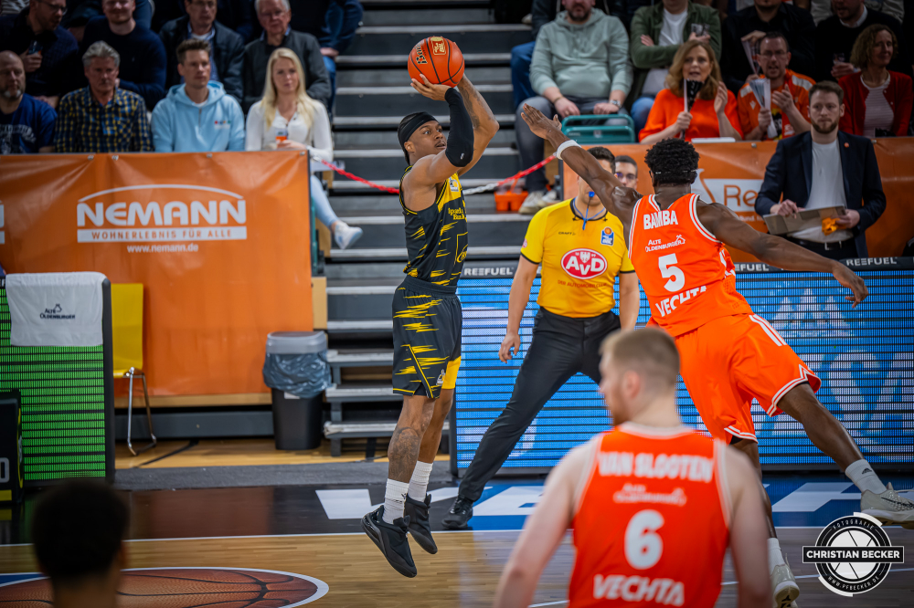 1. Basketball Bundesliga, easyCredit BBL, Saison 2025/2026, Herren, Hauptrunde, 24. Spieltag, 14.03.2026, RASTA Vechta - MHP Riesen Ludwigsburg
Stefan Smith (#3 - MHP Riesen Ludwigsburg) beim Jumpshot
Schlüsselwörter: 1. Bundesliga;14.03.2026;24. Spieltag;BBL;Basketball;Hauptrunde;Liga;Ludwigsburg;MHP;RASTA;RASTA Dome;RIESEN;Saison 2025/2026;Vechta;easycredit