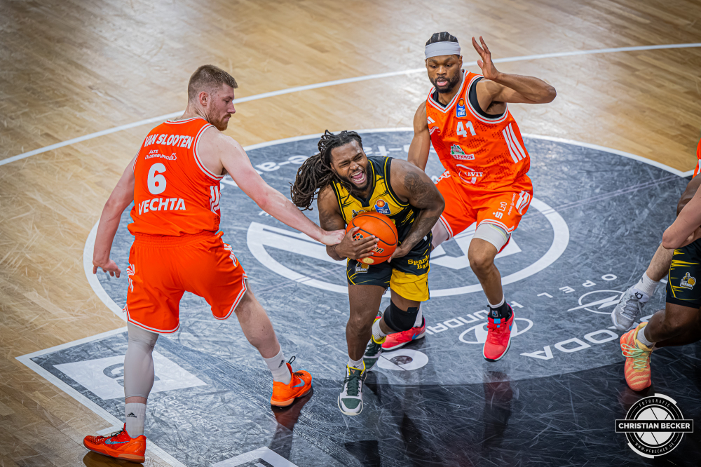 1. Basketball Bundesliga, easyCredit BBL, Saison 2025/2026, Herren, Hauptrunde, 24. Spieltag, 14.03.2026, RASTA Vechta - MHP Riesen Ludwigsburg
Traveon Buchanan (#2 - MHP Riesen Ludwigsburg) in Aktion
Schlüsselwörter: 1. Bundesliga;14.03.2026;24. Spieltag;BBL;Basketball;Hauptrunde;Liga;Ludwigsburg;MHP;RASTA;RASTA Dome;RIESEN;Saison 2025/2026;Vechta;easycredit