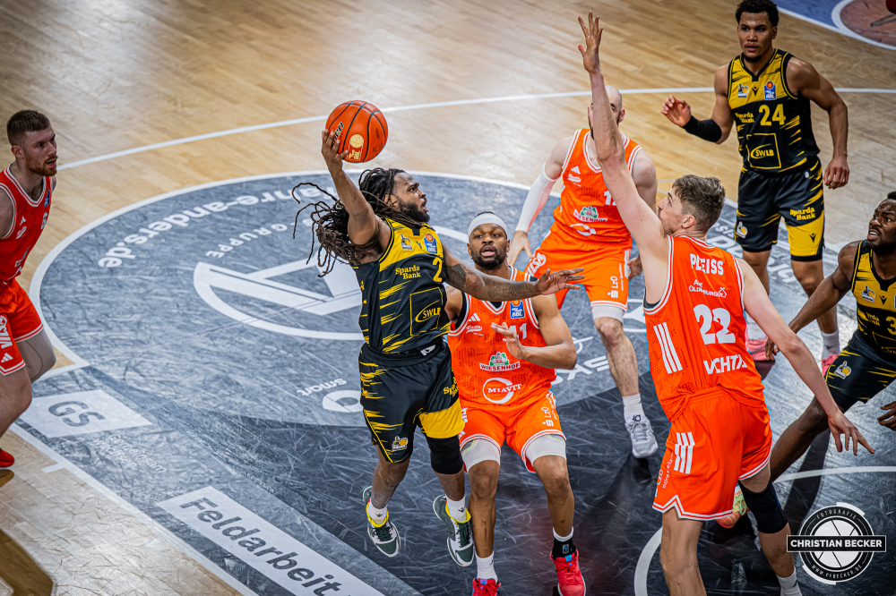 1. Basketball Bundesliga, easyCredit BBL, Saison 2025/2026, Herren, Hauptrunde, 24. Spieltag, 14.03.2026, RASTA Vechta - MHP Riesen Ludwigsburg
Traveon Buchanan (#2 - MHP Riesen Ludwigsburg) beim Korbleger
Schlüsselwörter: 1. Bundesliga;14.03.2026;24. Spieltag;BBL;Basketball;Hauptrunde;Liga;Ludwigsburg;MHP;RASTA;RASTA Dome;RIESEN;Saison 2025/2026;Vechta;easycredit